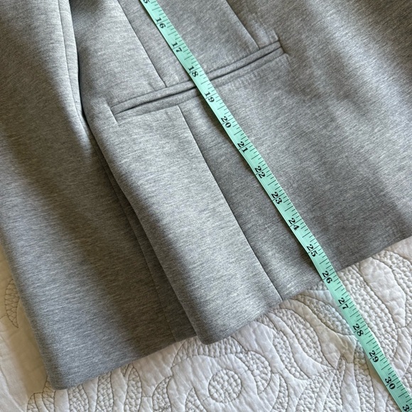 NWT - Ann Taylor - The Petite Hutton Blazer in Double Knit - Light Gray - Picture 8 of 13